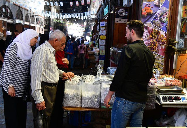 (221006) -- DAMASCUS, Oct. 6, 2022 (Xinhua) -- Syrians buy special candies and sweets for the Prophet Muhammad\