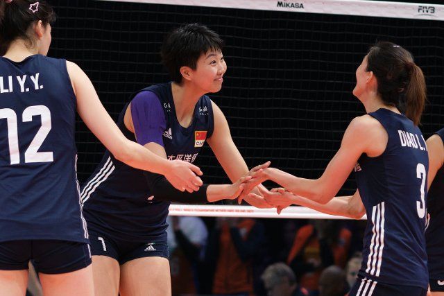 (221007) -- ROTTERDAM, Oct. 7, 2022 (Xinhua) -- Diao Linyu (R) and Yuan Xinyue (C) of China celebrate scoring during the Phase 2 Pool E match between China and the Netherlands at the 2022 Volleyball Women\