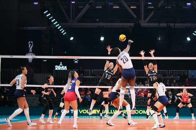 (220925) -- ARNHEM, Sept. 25, 2022 (Xinhua) -- Brayelin Elizabeth Martinez (top C) of the Dominican Republic spikes the ball during the Phase 1 Pool B match between the Dominican Republic and South Korea in the 2022 Volleyball Women\
