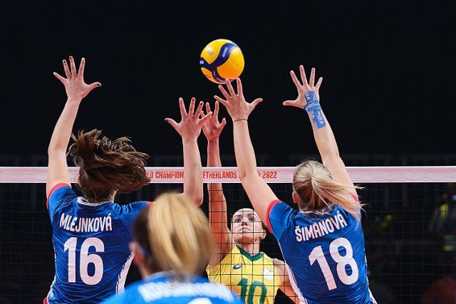 (220925) -- ARNHEM, Sept. 25, 2022 (Xinhua) -- Gabriela Braga Guimaraes (C) of Brazil spikes the ball during the Phase 1 Pool D match between Brazil and the Czech Republic in the 2022 Volleyball Women\