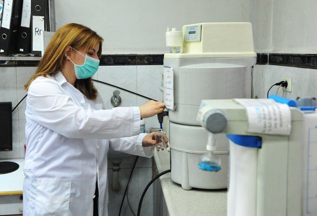(220926) -- DAMASCUS, Sept. 26, 2022 (Xinhua) -- A staff member of Syrian health authority runs tests on water samples collected from different parts of capital Damascus, Syria, Sept. 25, 2022. A cholera outbreak was reported in northern Syria recently. (Photo by Ammar Safarjalani\/Xinhua