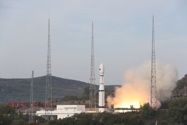 (220927) -- TAIYUAN, Sept. 27, 2022 (Xinhua) -- A Long March-6 rocket carrying three satellites blasts off from the Taiyuan Satellite Launch Center in north China\
