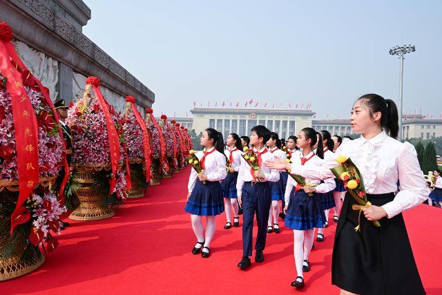 (220930) -- BEIJING, Sept. 30, 2022 (Xinhua) -- A ceremony offering floral tribute to fallen national heroes is held at Tian\
