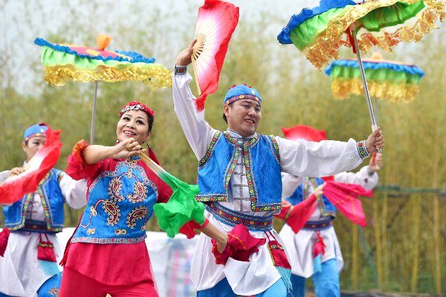 (221001) -- SHIJIAZHUANG, Oct. 1, 2022 (Xinhua) -- Residents perform folk dance in Xiaozuo Town of Shijiazhuang, north China\