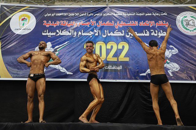 (221002) -- GAZA CITY, Oct. 2, 2022 (Xinhua) -- Palestinian bodybuilders flex their muscles as they compete during the bodybuilding and fitness championship, in Gaza City, Oct. 1, 2022. (Photo by Rizek Abdeljawad\/Xinhua