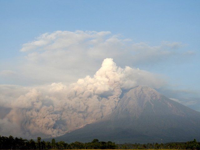 (221205) -- LUMAJANG, Dec. 5, 2022 (Xinhua) -- This photo taken on Dec. 4, 2022 shows volcanic materials spewing from Mount Semeru in Lumajang, East Java, Indonesia. Semeru volcano on Indonesia\