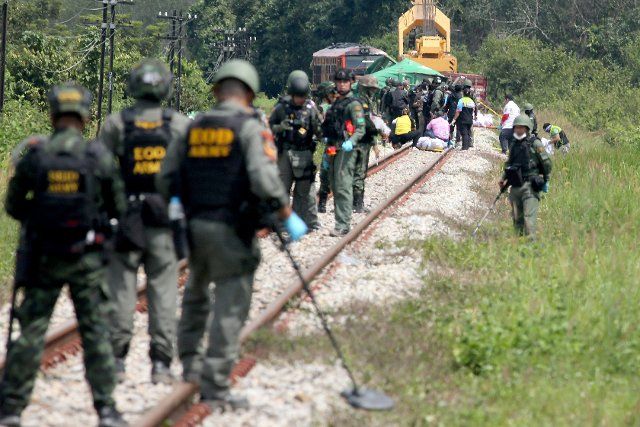 (221206) -- BANGKOK, Dec. 6, 2022 (Xinhua) -- Thai military personnel are on duty at a railway in Songkhla province, Thailand, on Dec. 6, 2022. An explosion at a railway in Thailand\