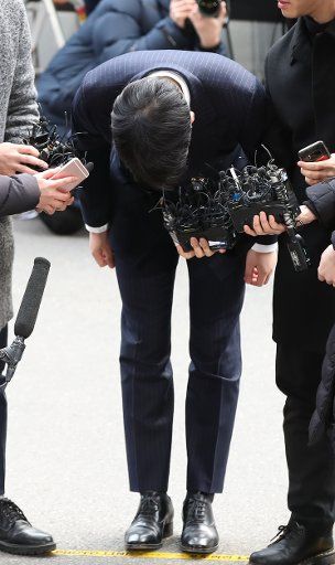 Seungri questioned on suspicion of sexual solicitation Seungri, a member of K-pop boy band BIGBANG, bows in apology after arriving at the Seoul Metropolitan Police Agency in the capital on March 14, 2019, for questioning on suspicions that he solicited sexual favors for his business partners. The singer, whose real name is Lee Seung-hyun, allegedly arranged sex services for potential investors. A deeper probe has since uncovered suspicions of drug abuse, rape and collusion with district police. "I apologize to people who were hurt," Seungri said. (Yonhap)\/2019-03-14 15:02:19\/ 