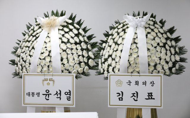 Altar for late former Japanese PM Abe Wreaths of condolence flowers sent by President Yoon Suk-yeol (L) and National Assembly Speaker Kim Jin-pyo are laid at a memorial altar for the late former Japanese Prime Minister Shinzo Abe at the Japanese Embassy\