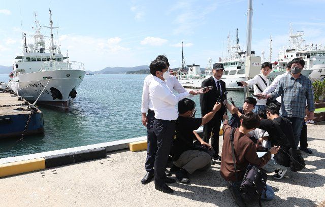 Expressing intention to accuse ex-President Moon Lee Rae-jin (wearing cap), the elder brother of a fisheries ministry official shot to death by North Korean soldiers while drifting in waters in the West Sea in September 2020, holds a news conference after his brother\