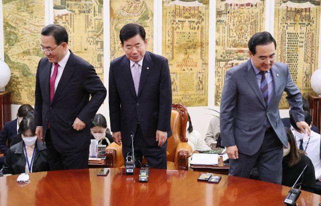 Meeting of ruling, opposition whips Joo Ho-young (L), the floor leader of the ruling People Power Party, and Park Hong-keun (R) of the main opposition Democratic Party (DP) take seats for a meeting arranged by National Assembly Speaker Kim Jin-pyo at the National Assembly in Seoul on Sept. 21, 2022, amid the ongoing political standoff over the prosecution\