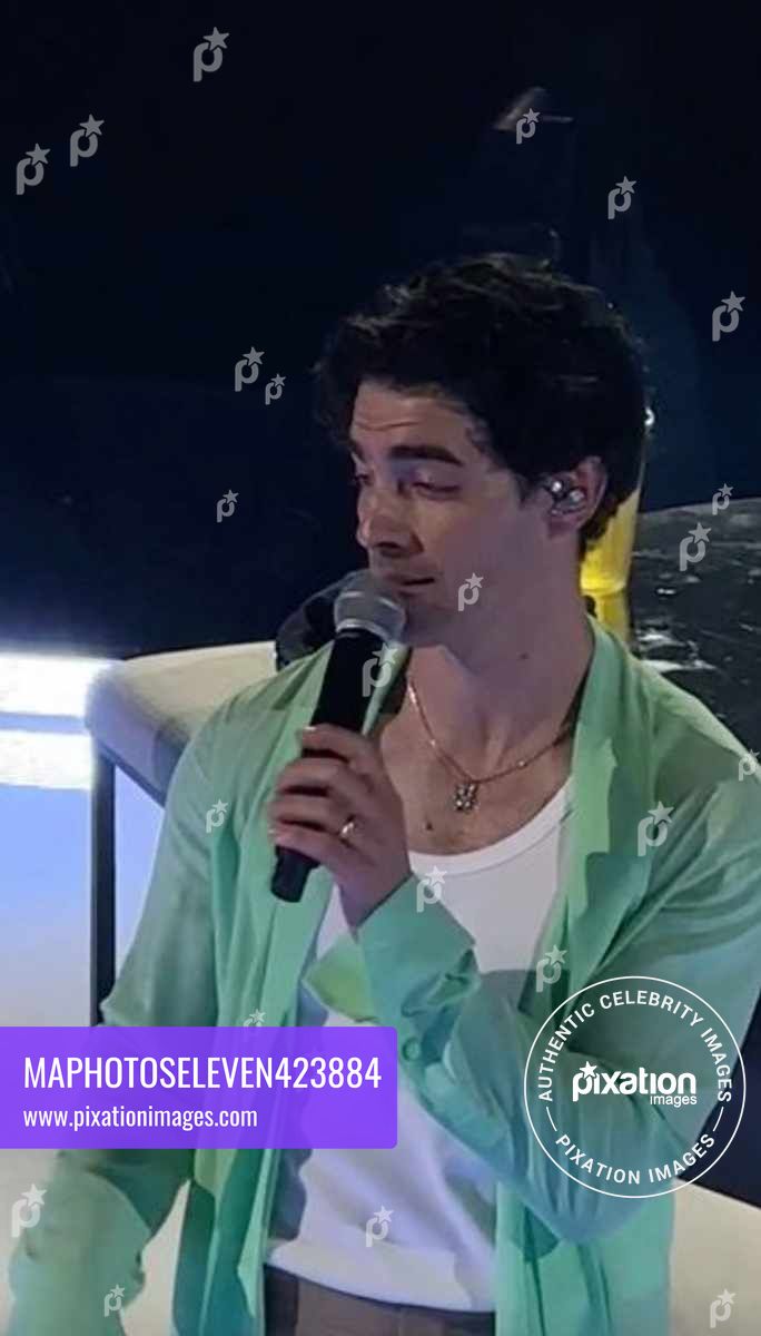 Joe Jonas sings 'love letter' to wife Sophie amid divorce claims