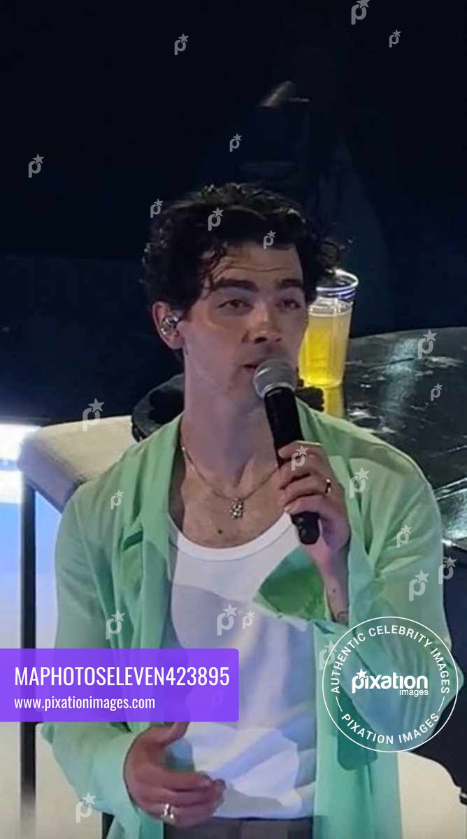 Joe Jonas sings 'love letter' to wife Sophie amid divorce claims