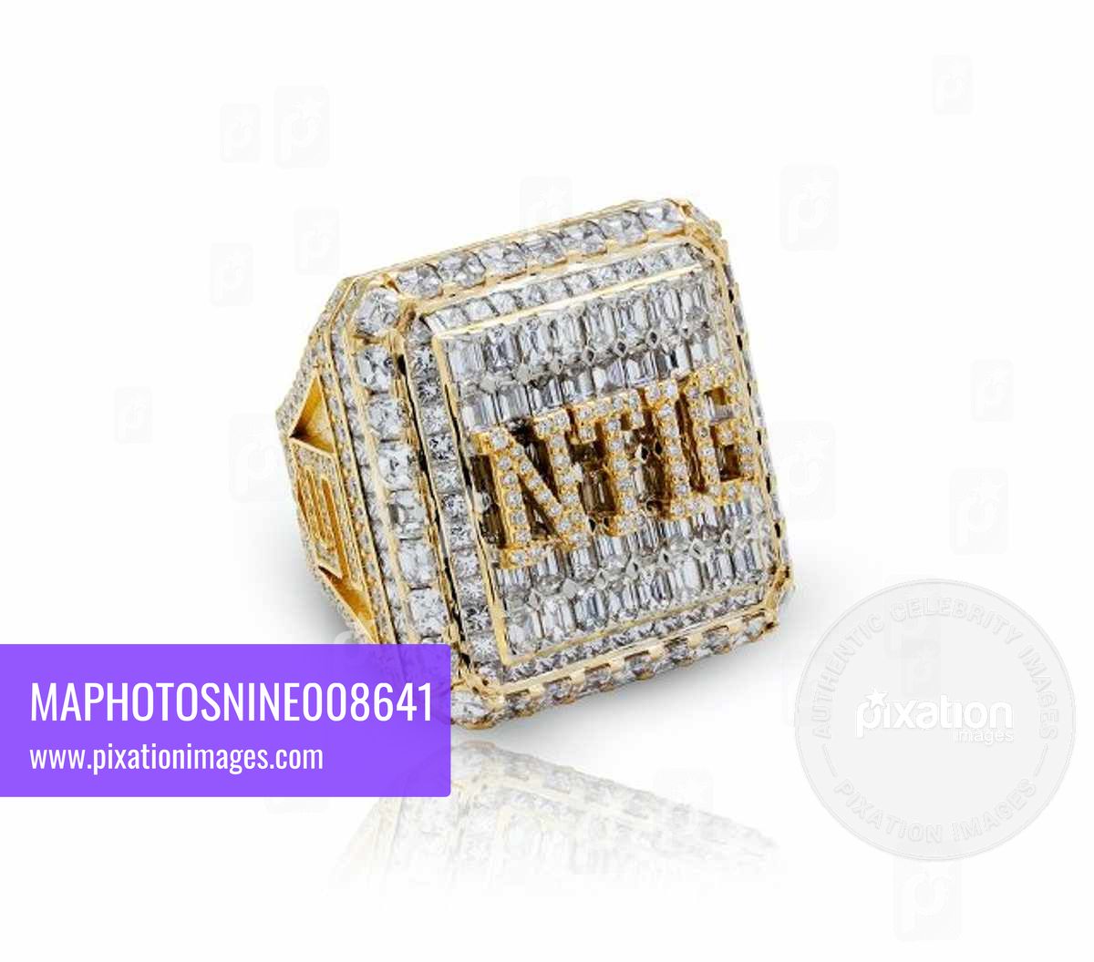 Drake gifts $50,000 diamond rings to rec league basketball teammates to celebrate championship