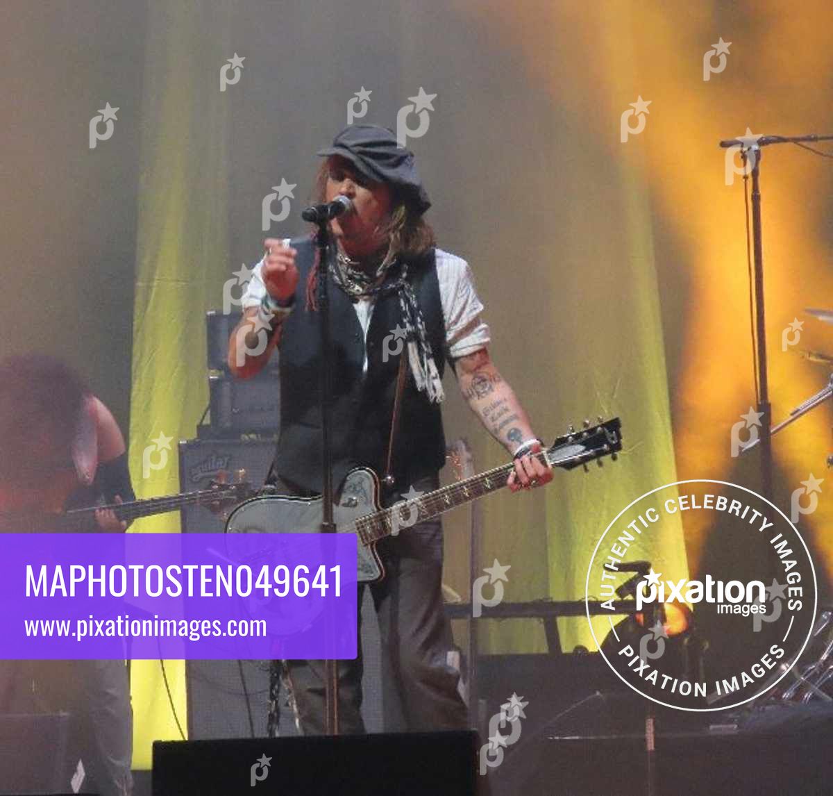 Johnny Depp playing live with Jeff Beck in Paris
