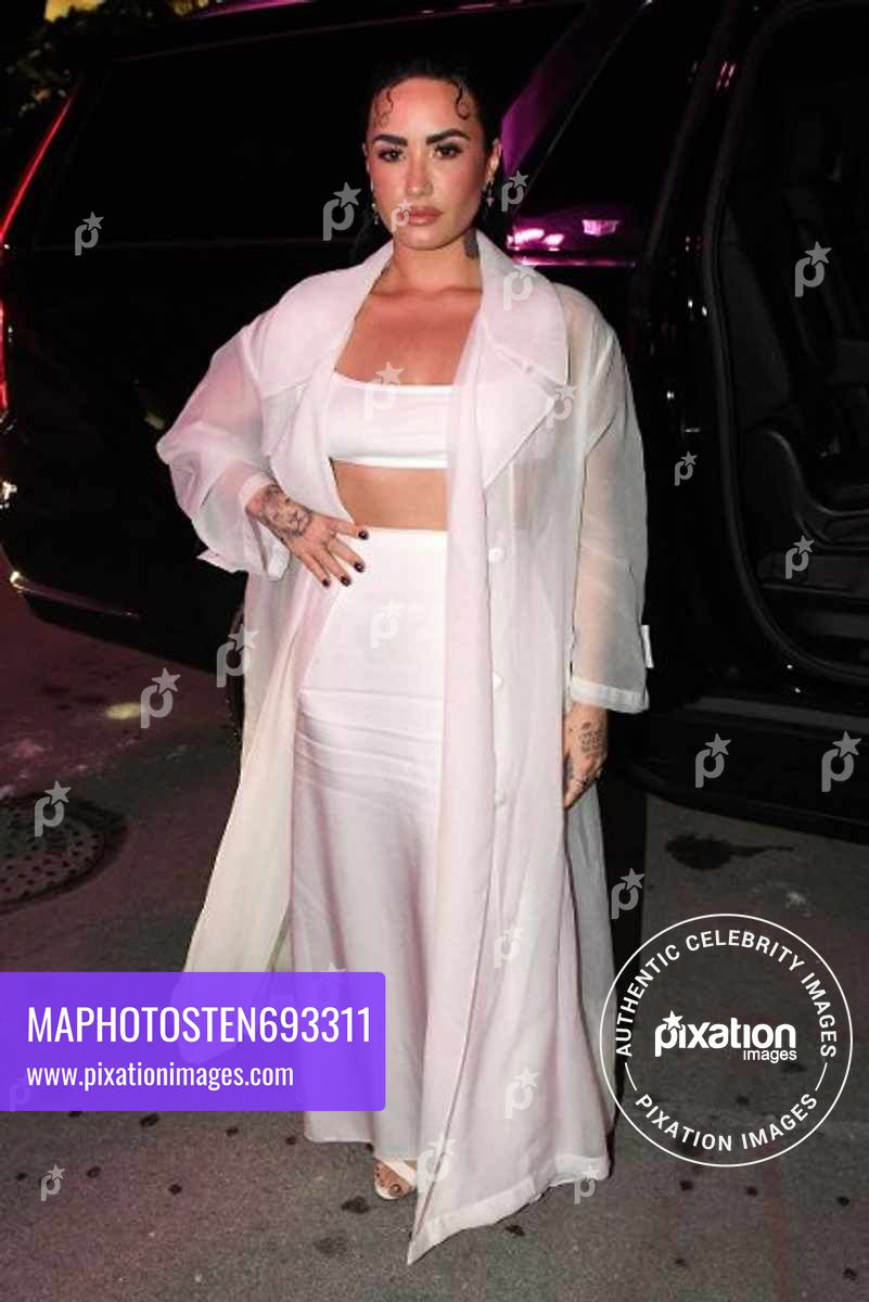 Demi Lovato arrives, along with other celebrities, to the Hugo Boss fashion show in Miami