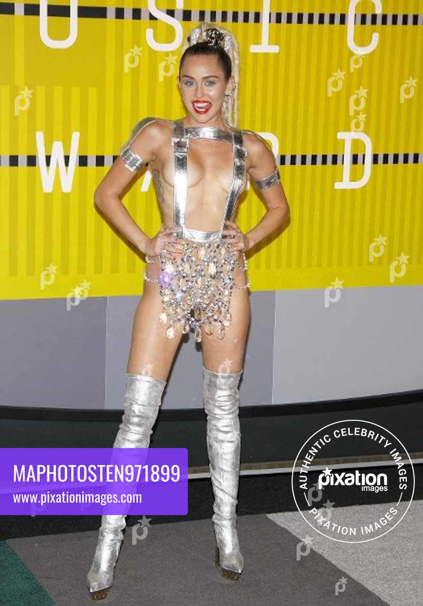 2015 MTV Video Music Awards - Arrivals, Miley Cyrus